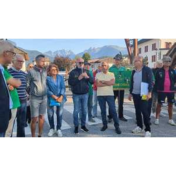 L'assessore regionale Riccardo Riccardi alla cicloturistica dedicata a Enzo Cainero - L'assessore regionale Riccardo Riccardi alla cicloturistica dedicata a Enzo Cainero