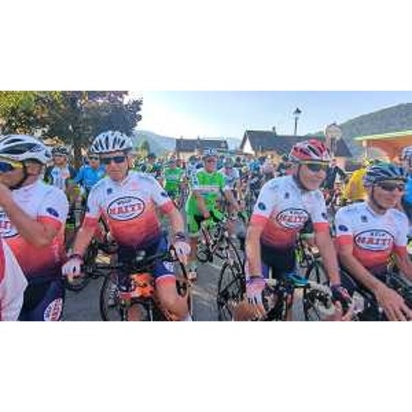 La partenza della cicloturistica dedicata a Enzo Cainero - La partenza della cicloturistica dedicata a Enzo Cainero