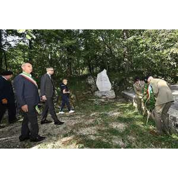 L'omaggio delle istituzioni alle vittime delle Foibe promosso dalla sezione triestina Associazione Nazionale Arma di Cavalleria - L'omaggio delle istituzioni alle vittime delle Foibe promosso dalla sezione triestina Associazione Nazionale Arma di Cavalleria