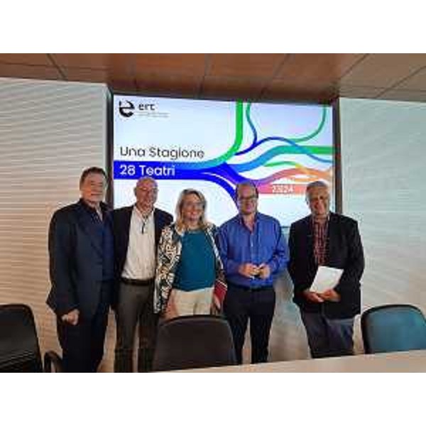 Il vicegovernatore Mario Anzil (secondo da destra) alla presentazione della stagione 2023/24 di Ert Fvg - Il vicegovernatore Mario Anzil (secondo da destra) alla presentazione della stagione 2023/24 di Ert Fvg