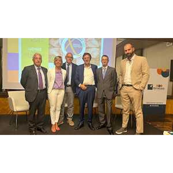 L'assessore regionale alle Finanze Barbara Zilli (seconda da sinistra) al convegno "La sfida Esg. Cooperare per costruire comunità sostenibili" organizzato a Udine da Primacassa - L'assessore regionale alle Finanze Barbara Zilli (seconda da sinistra) al convegno "La sfida Esg. Cooperare per costruire comunità sostenibili" organizzato a Udine da Primacassa