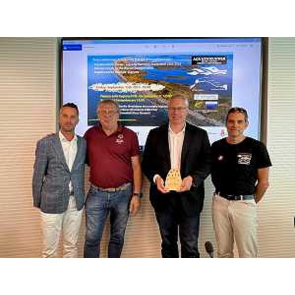 Il presidente Mauro Bordin insieme (da destra) ad Andrea Cainero, Giuliano Clinori e Matteo Benedetti - Il presidente Mauro Bordin insieme (da destra) ad Andrea Cainero, Giuliano Clinori e Matteo Benedetti