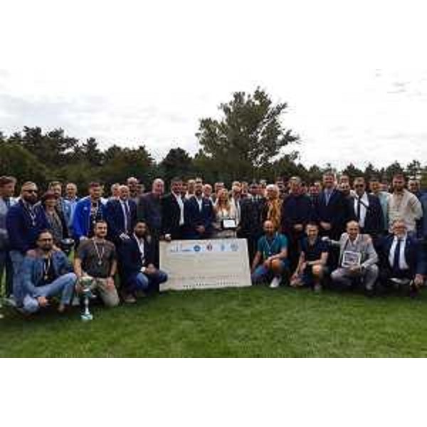 Foto di gruppo per gli organizzatori, partecipanti e autorità. - Foto di gruppo per gli organizzatori, partecipanti e autorità.