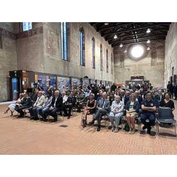 L'inaugurazione a Udine della mostra "Cento anni dell'Aeronautica Militare" con l'assessore regionale alle Finanze Barbara Zilli - L'inaugurazione a Udine della mostra "Cento anni dell'Aeronautica Militare" con l'assessore regionale alle Finanze Barbara Zilli