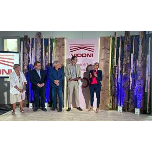 L'assessore regionale alle Finanze Barbara Zilli (al microfono) al 50esimo della fondazione dell'azienda Vidoni - L'assessore regionale alle Finanze Barbara Zilli (al microfono) al 50esimo della fondazione dell'azienda Vidoni