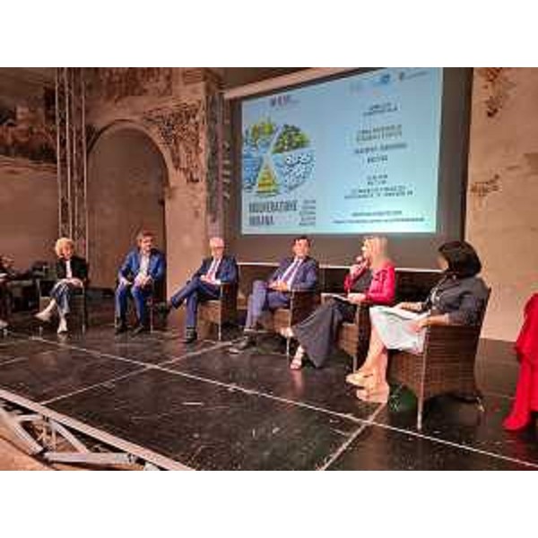 L'assessore regionale Cristina Amirante partecipa alla tavola rotanda organizzata a Pordenone sulla rigenerazione urbana - L'assessore regionale Cristina Amirante partecipa alla tavola rotanda organizzata a Pordenone sulla rigenerazione urbana