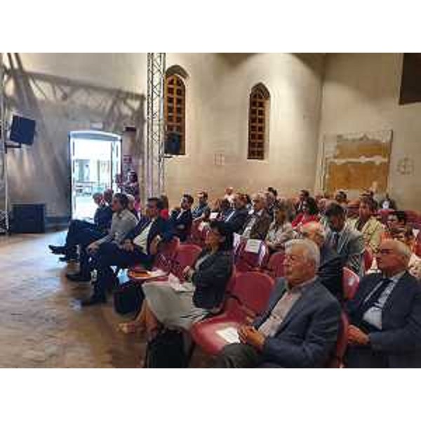 La platea all'ex Convento di San Francesco a Pordenone dove è stato organizzato un convegno sulla rigenerazione urbana - La platea all'ex Convento di San Francesco a Pordenone dove è stato organizzato un convegno sulla rigenerazione urbana