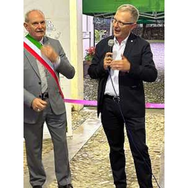 L'assessore Zannier allinaugurazione della mostra "Cigola Rossa di Cjavàs da la Simincia a la Riesta" (Cipolla Rossa di Cavasso dal seme alla treccia) - L'assessore Zannier allinaugurazione della mostra "Cigola Rossa di Cjavàs da la Simincia a la Riesta" (Cipolla Rossa di Cavasso dal seme alla treccia)