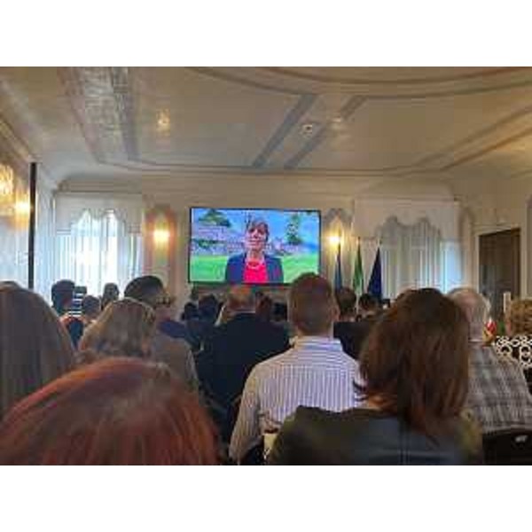 La trasmissione del messaggio che l'assessore regionale alle Finanze Barbara Zilli ha rivolto alla Comunità Collinare - La trasmissione del messaggio che l'assessore regionale alle Finanze Barbara Zilli ha rivolto alla Comunità Collinare 