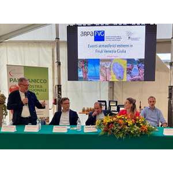 L'intervento dell'assessore regionale alle Risorse agroalimentrari Stefano Zannier durante la 52. edizione della mostra regionale della mela di Pantianicco - L'intervento dell'assessore regionale alle Risorse agroalimentrari Stefano Zannier durante la 52. edizione della mostra regionale della mela di Pantianicco