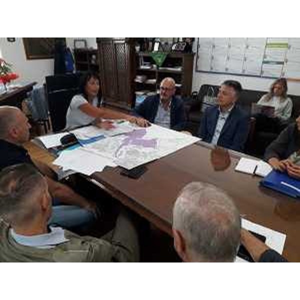 L'assessore regionale al Demanio Sebastiano Callari (al centro della foto) con il sindaco di Monfalcone Anna Maria Cisint - L'assessore regionale al Demanio Sebastiano Callari (al centro della foto) con il sindaco di Monfalcone Anna Maria Cisint