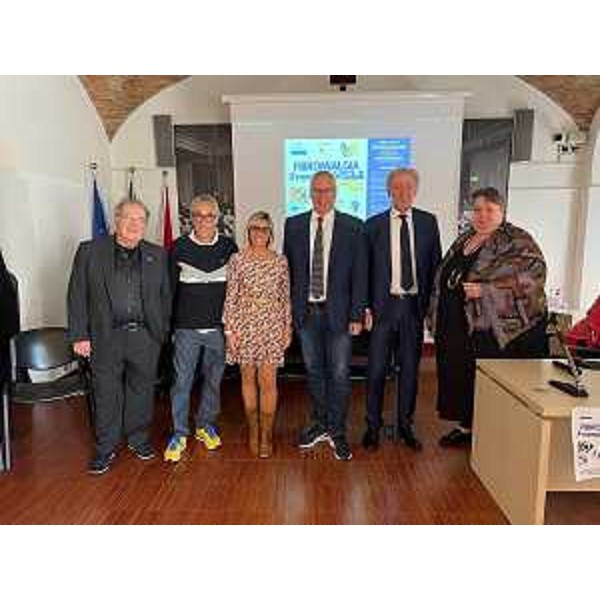 Il presidente del Cr Fvg, Mauro Bordin, insieme agli altri ospiti dell'incontro "NonpiùinVISIbili" - Il presidente del Cr Fvg, Mauro Bordin, insieme agli altri ospiti dell'incontro "NonpiùinVISIbili"