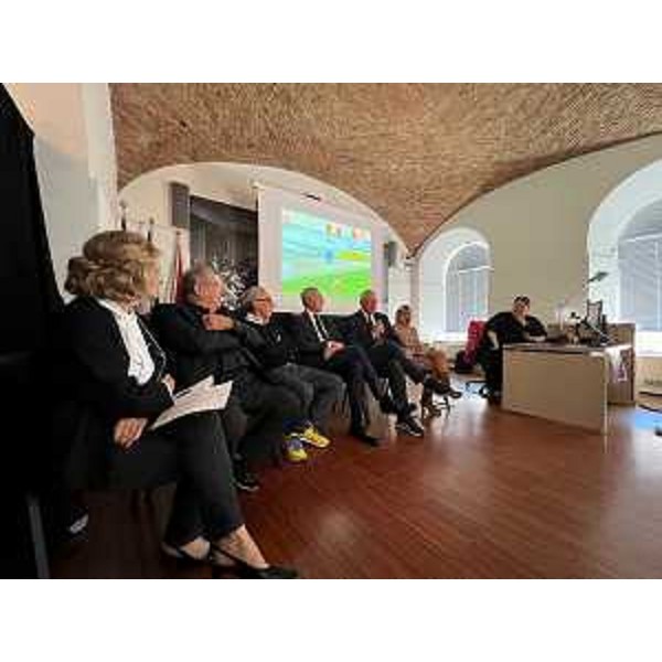 Il presidente Mauro Bordin prende la parola nella sala Bobi Bazlen a Trieste - Il presidente Mauro Bordin prende la parola nella sala Bobi Bazlen a Trieste