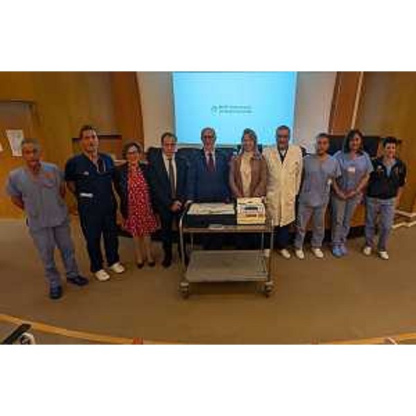 Foto di gruppo al termine della cerimonia di consegna del macchinario al'Asfuc - Foto di gruppo al termine della cerimonia di consegna del macchinario al'Asfuc