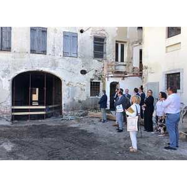 Un altro intervento di ristrutturazione riguarda palazzo Brunner: i consiglieri hanno avuto modo di conoscere nel dettaglio le fasi dei lavori - Un altro intervento di ristrutturazione riguarda palazzo Brunner: i consiglieri hanno avuto modo di conoscere nel dettaglio le fasi dei lavori