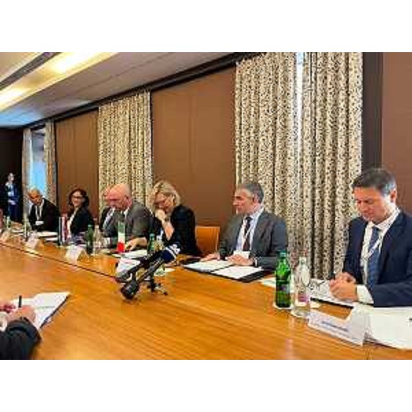 L'assessore Roberti ha partecipato anche alla conferenza stampa di presentazione dell'iniziativa transnazionale. - L'assessore Roberti ha partecipato anche alla conferenza stampa di presentazione dell'iniziativa transnazionale.