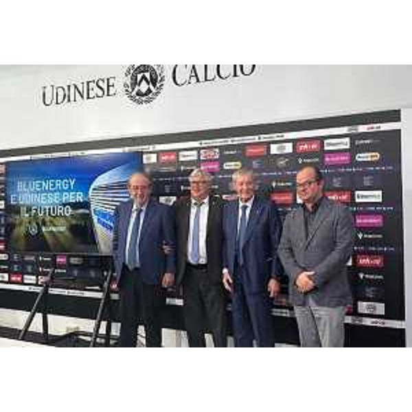 Foto di gruppo al termine della presentazione. - Foto di gruppo al termine della presentazione. 