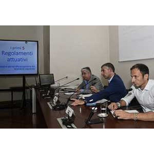 Il governatore del Friuli Venezia Giulia Massimiliano Fedriga e lassessore regionale delegato a Sicurezza e immigrazione Pierpaolo Roberti, illustrano i tre regolamenti per la concessione di fondi varati dalla Giunta la scorsa settimana, che si aggiungono ai due già approvati questa estate in merito ai minori stranieri non accompagnati e listruzione per gli stranieri. - Il governatore del Friuli Venezia Giulia Massimiliano Fedriga e lassessore regionale delegato a Sicurezza e immigrazione Pierpaolo Roberti, illustrano i tre regolamenti per la concessione di fondi varati dalla Giunta la scorsa settimana, che si aggiungono ai due già approvati questa estate in merito ai minori stranieri non accompagnati e listruzione per gli stranieri. 