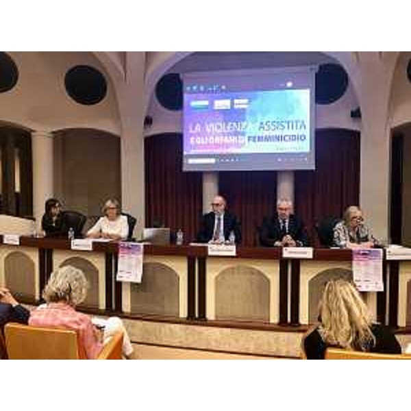 Gli intervenuti all'evento organizzato dalla Commissione regionale pari opportunità - Gli intervenuti all'evento organizzato dalla Commissione regionale pari opportunità 