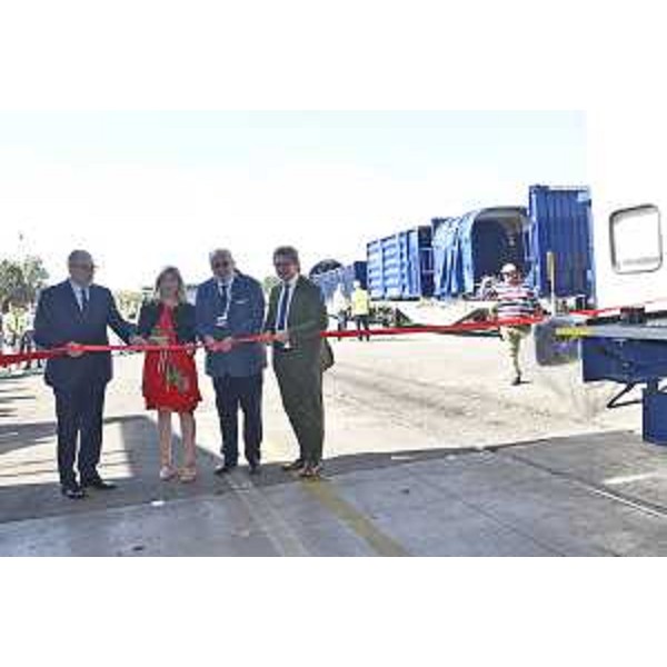 Il momento del taglio del nastro nell'Interporto Sdag di Gorizia - Il momento del taglio del nastro nell'Interporto Sdag di Gorizia