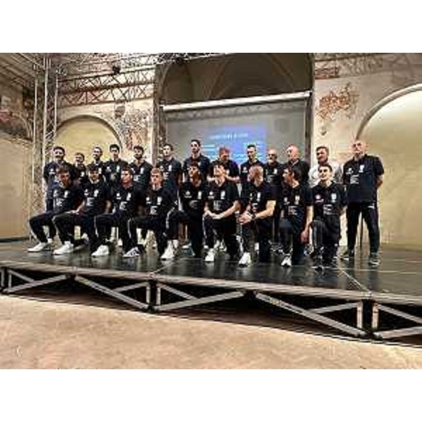 Atleti, tecnici e dirigenti del Volley Prata durante la presentazione a Pordenone - Atleti, tecnici e dirigenti del Volley Prata durante la presentazione a Pordenone