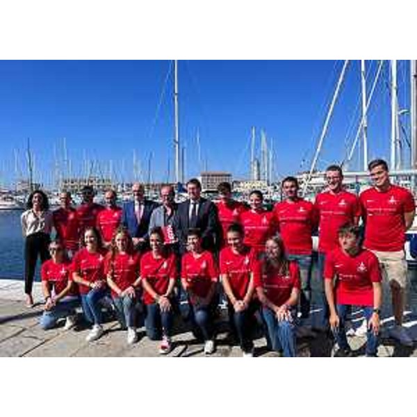 Foto di gruppo con gli atleti della Triestina Nuoto. - Foto di gruppo con gli atleti della Triestina Nuoto.