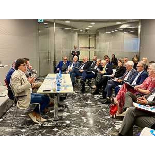 Lassessore regionale alle Attività produttive e Turismo Sergio Emidio Bini durante la presentazione, avvenuta a Udine, del primo Osservatorio sulleconomia del Friuli Venezia Giulia sviluppato dalla Camera di Commercio Pordenone Udine, alla quale hanno partecipato, tra gli altri, i vertici delle associazioni di categoria del mondo economico, a partire dal presidente dellente camerale Giovanni Da Pozzo. - Lassessore regionale alle Attività produttive e Turismo Sergio Emidio Bini durante la presentazione, avvenuta a Udine, del primo Osservatorio sulleconomia del Friuli Venezia Giulia sviluppato dalla Camera di Commercio Pordenone Udine, alla quale hanno partecipato, tra gli altri, i vertici delle associazioni di categoria del mondo economico, a partire dal presidente dellente camerale Giovanni Da Pozzo.