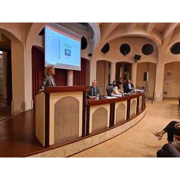 L'assessore regionale alle Finanze Barbara Zilli al convegno sugli strumenti di agevolazione finanziaria a favore delle imprese regionali - L'assessore regionale alle Finanze Barbara Zilli al convegno sugli strumenti di agevolazione finanziaria a favore delle imprese regionali