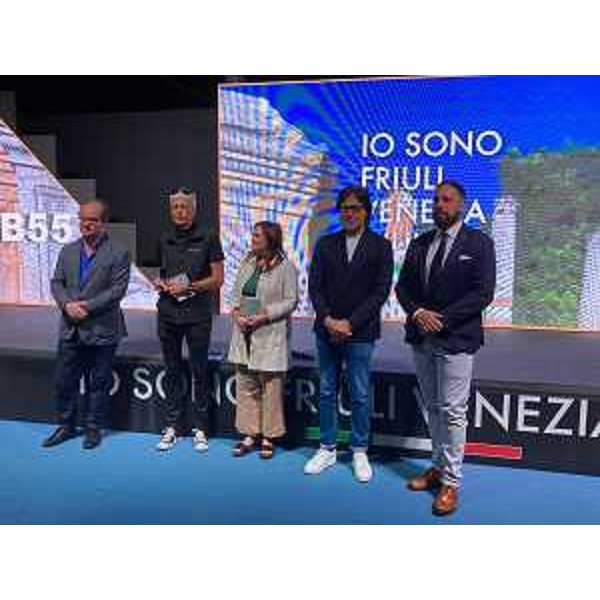 Un momento della presentazione del volume "Aquileia. Una guida", alla presenza del vicegovernatore Anzil e dell'assesore Bini. - Un momento della presentazione del volume "Aquileia. Una guida", alla presenza del vicegovernatore Anzil e dell'assesore Bini.