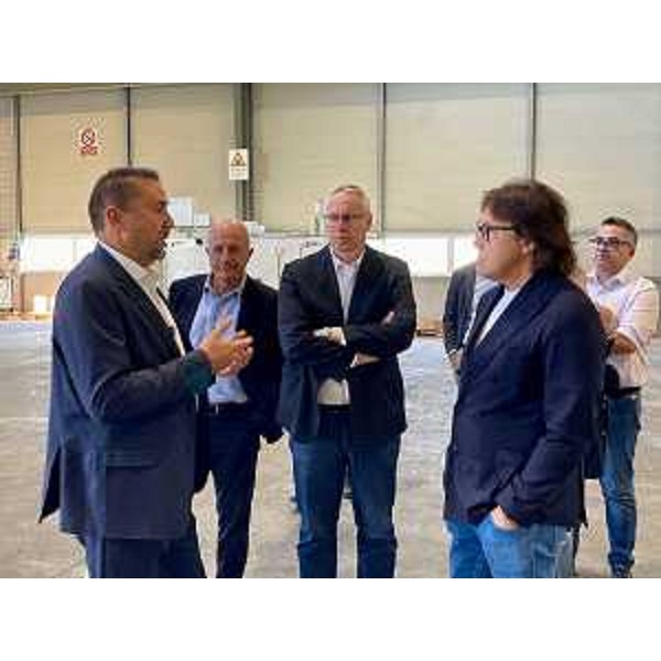 L'assessore regionale alle Attività produttive Sergio Emidio Bini durante la visita allo stabilimento della Comas di Palazzolo dello Stella - L'assessore regionale alle Attività produttive Sergio Emidio Bini durante la visita allo stabilimento della Comas di Palazzolo dello Stella
