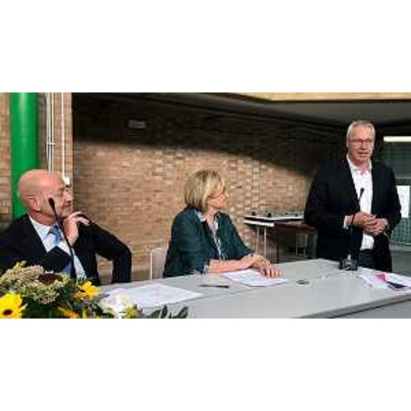 L'intervento di Mauro Bordin, presidente del Cr Fvg (a destra nella foto) a Latisana: accanto a lui Daniela Di Giusto, presidente dell'Ute, e il Difensore civico regionale, Arrigo De Pauli - L'intervento di Mauro Bordin, presidente del Cr Fvg (a destra nella foto) a Latisana: accanto a lui Daniela Di Giusto, presidente dell'Ute, e il Difensore civico regionale, Arrigo De Pauli
