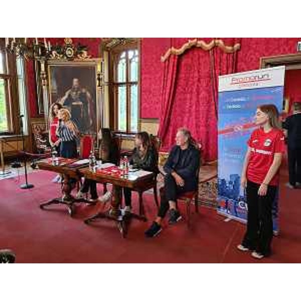 Lassessore regionale alla Difesa dellambiente Fabio Scoccimarro alla presentazione della settima edizione della Joma Corsa dei Castelli - Lassessore regionale alla Difesa dellambiente Fabio Scoccimarro alla presentazione della settima edizione della Joma Corsa dei Castelli