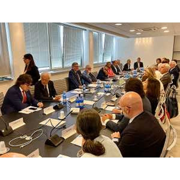 L'assessore Sergio Emidio Bini, primo da sinistra, durante i lavori del primo Consiglio della Camera di Commercio di Pordenone Udine - L'assessore Sergio Emidio Bini, primo da sinistra, durante i lavori del primo Consiglio della Camera di Commercio di Pordenone Udine