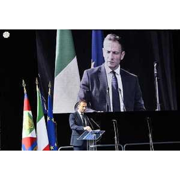 L'intervento del governatore Fedriga davanti la Diga del Vajont. - L'intervento del governatore Fedriga davanti la Diga del Vajont.