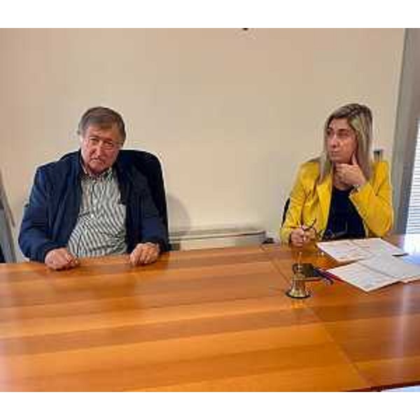 L'assessore regionale alle Infrastrutture e Trasporti del Friuli Venezia Giulia, Cristina Amirante con il sindaco di Tramonti di Sopra, Giacomo Urban. - L'assessore regionale alle Infrastrutture e Trasporti del Friuli Venezia Giulia, Cristina Amirante con il sindaco di Tramonti di Sopra, Giacomo Urban. 