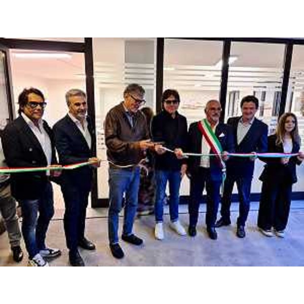 Lassessore alle Attività produttive Sergio Emidio Bini del Venezia Giulia a Codroipo per il taglio del nastro del nuovo ufficio Confcommercio Udine e 50&Più - Lassessore alle Attività produttive Sergio Emidio Bini del Venezia Giulia a Codroipo per il taglio del nastro del nuovo ufficio Confcommercio Udine e 50&Più