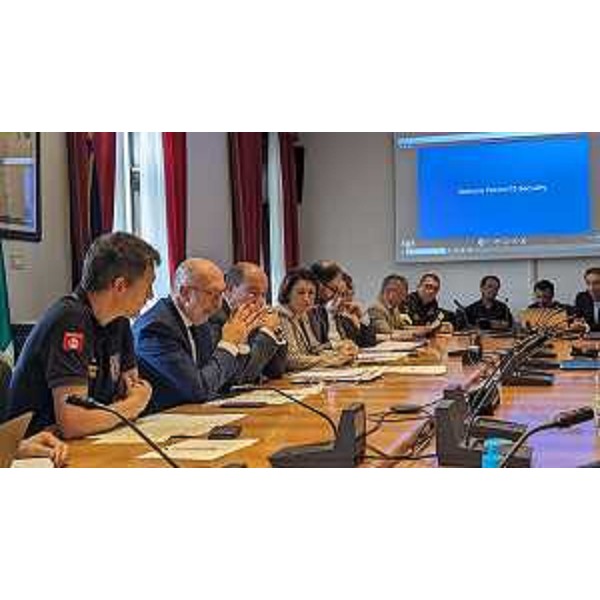 L'assessore con delega alla Protezione civile del Friuli Venezia Giulia Riccardo Riccardi a Trieste, nel Palazzo della Prefettura al vertice per fare il punto sulle azioni necessarie da intraprendere e su quelle già intraprese, per limitare il più possibile il rischio di incendio boschivo. - L'assessore con delega alla Protezione civile del Friuli Venezia Giulia Riccardo Riccardi a Trieste, nel Palazzo della Prefettura al vertice per fare il punto sulle azioni necessarie da intraprendere e su quelle già intraprese, per limitare il più possibile il rischio di incendio boschivo.