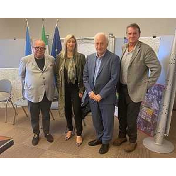 L'assessore regionale alle Infrastrutture Cristina Amirante (seconda da sinistra) al termine dell'incontro svoltosi nella sede di Interporto Pordenone - L'assessore regionale alle Infrastrutture Cristina Amirante (seconda da sinistra) al termine dell'incontro svoltosi nella sede di Interporto Pordenone