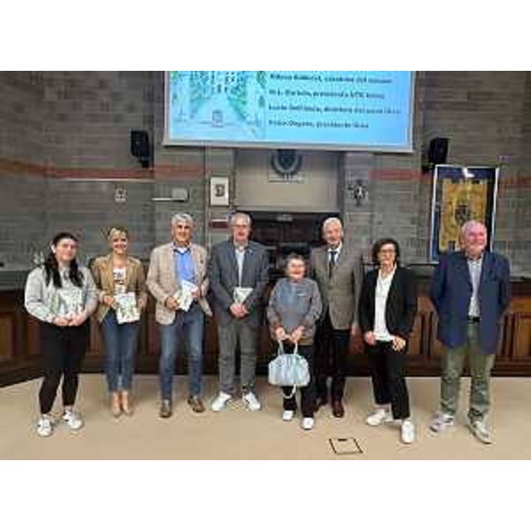 Foto di gruppo per gli intervenuti all'evento, che ha visto anche la presentazione del libro "Il valore aggiunto. I primi 25 anni dell'Utea di Cordenons" - Foto di gruppo per gli intervenuti all'evento, che ha visto anche la presentazione del libro "Il valore aggiunto. I primi 25 anni dell'Utea di Cordenons"
