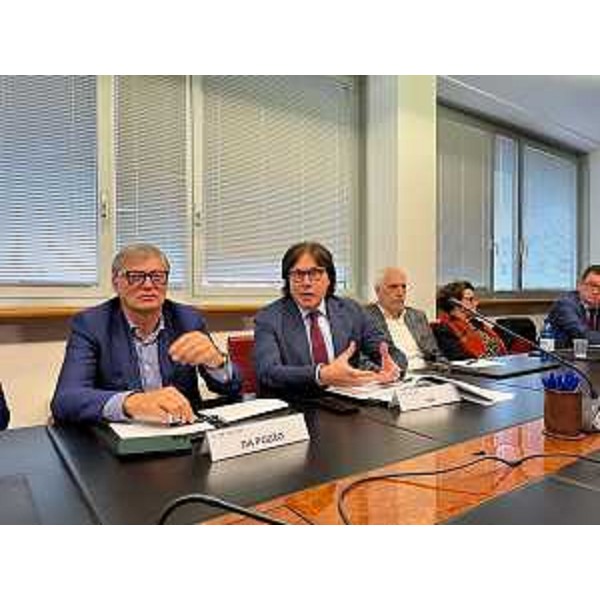 L'intervento dell'assessore regionale alle Attività produttive e Turismo, Sergio Emidio Bini, sui risultati dell'Osservatorio congiunturale, curato per Confcommercio Friuli Venezia Giulia da Format Research. - L'intervento dell'assessore regionale alle Attività produttive e Turismo, Sergio Emidio Bini, sui risultati dell'Osservatorio congiunturale, curato per Confcommercio Friuli Venezia Giulia da Format Research.