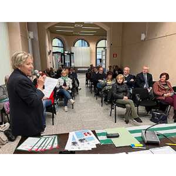 In primo piano, Carmen Russian, segretaria Rls Gorizia e Alto Isontino; a destra, in seconda fila, il presidente del Cr Fvg, Mauro Bordin - In primo piano, Carmen Russian, segretaria Rls Gorizia e Alto Isontino; a destra, in seconda fila, il presidente del Cr Fvg, Mauro Bordin