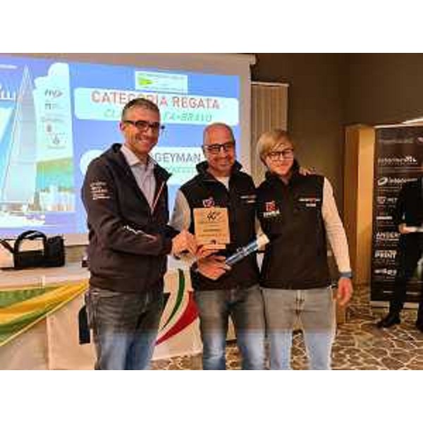 L'assessore regionale Pierpaolo Roberti durante la premiazione - L'assessore regionale Pierpaolo Roberti durante la premiazione 