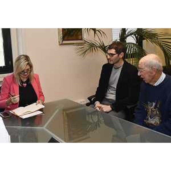 Lassessore regionale alle Infrastrutture e territorio Cristina Amirante e la delegazione della Consulta Regionale delle Associazioni di persone disabili e delle loro famiglie del Friuli Venezia Giulia, guidata dal presidente Mario Brancati e dal direttore del Centro regionale di informazione sulle barriere architettoniche Michele Franz. - Lassessore regionale alle Infrastrutture e territorio Cristina Amirante e la delegazione della Consulta Regionale delle Associazioni di persone disabili e delle loro famiglie del Friuli Venezia Giulia, guidata dal presidente Mario Brancati e dal direttore del Centro regionale di informazione sulle barriere architettoniche Michele Franz.