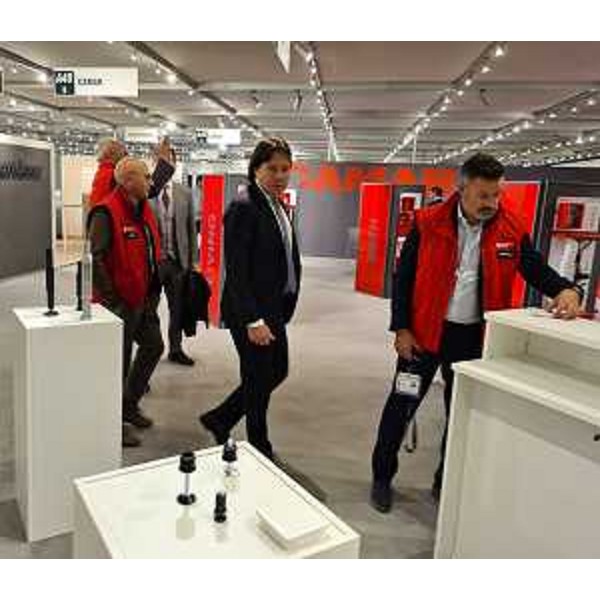 L'assessore Sergio Emidio Bini visita i padiglioni di Sicam alla Fiera di Pordenone - L'assessore Sergio Emidio Bini visita i padiglioni di Sicam alla Fiera di Pordenone