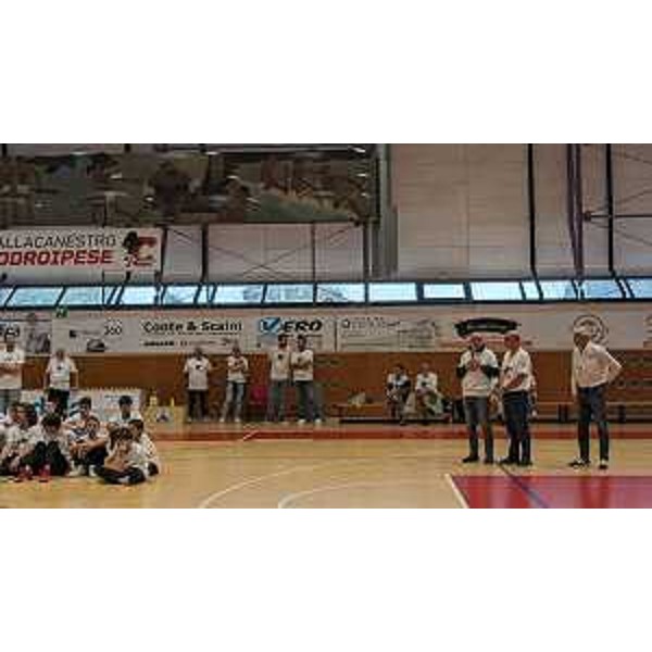 L'assessore alla Disabilità del Friuli Venezia Giulia Riccardo Riccardi negli spazi del palazzetto dello sport di Codroipo, in occasione della presentazione dell'annata 2023-2024 dell'Associazione dilettantistica pallacanestro (Adp) Codroipo Academy. - L'assessore alla Disabilità del Friuli Venezia Giulia Riccardo Riccardi negli spazi del palazzetto dello sport di Codroipo, in occasione della presentazione dell'annata 2023-2024 dell'Associazione dilettantistica pallacanestro (Adp) Codroipo Academy.
