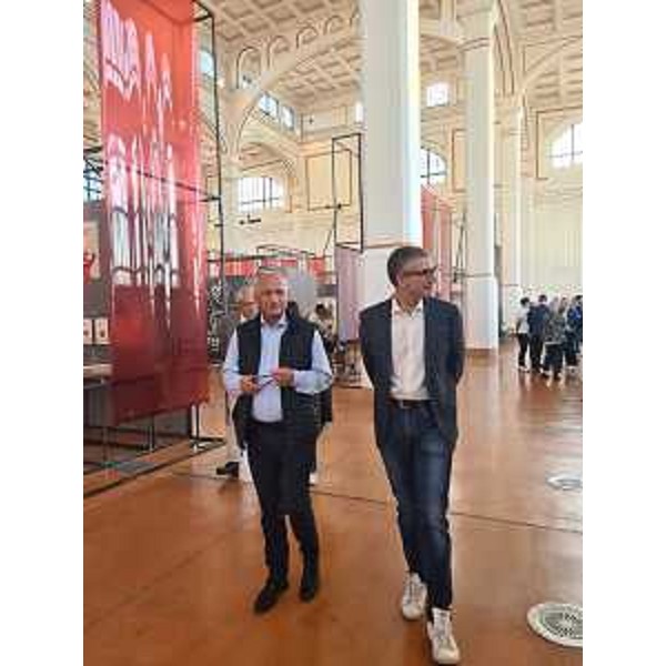 L'assessore regionale Pierpaolo Roberti (a destra nella foto) nel Salone degli incanti di Trieste - L'assessore regionale Pierpaolo Roberti (a destra nella foto) nel Salone degli incanti di Trieste