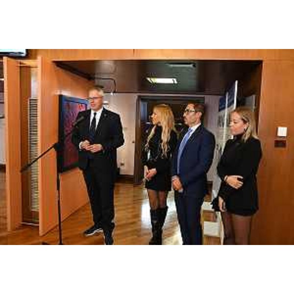 Il presidente Mauro Bordin, Barbara Adami, Stefano Mazzolini e la figlia dell'artista - Il presidente Mauro Bordin, Barbara Adami, Stefano Mazzolini e la figlia dell'artista