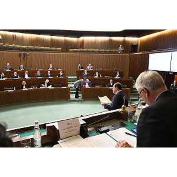 Il presidente del Cr Fvg, Mauro Bordin, dirige i lavori dell'Aula - Il presidente del Cr Fvg, Mauro Bordin, dirige i lavori dell'Aula