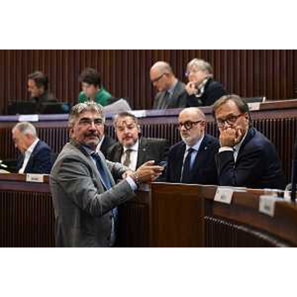 Antonio Calligaris (Lega) con il collega di partito Diego Bernardis e i consiglieri di Fp, Carlo Grilli e Mauro Di Bert - Antonio Calligaris (Lega) con il collega di partito Diego Bernardis e i consiglieri di Fp, Carlo Grilli e Mauro Di Bert