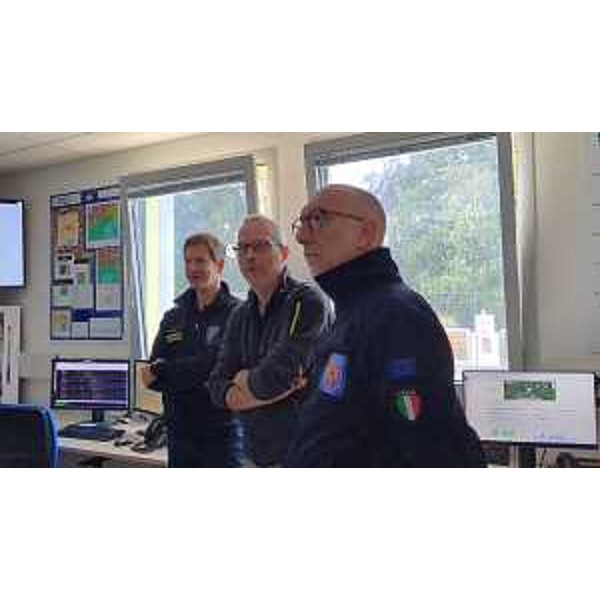 Lassessore regionale con delega alla Protezione civile del Friuli Venezia Giulia, Riccardo Riccardi ha sottoscritto il nuovo accordo tra la Protezione civile della Regione e lIstituto nazionale di oceanografia e geofisica sperimentale (Ogs). - Lassessore regionale con delega alla Protezione civile del Friuli Venezia Giulia, Riccardo Riccardi ha sottoscritto il nuovo accordo tra la Protezione civile della Regione e lIstituto nazionale di oceanografia e geofisica sperimentale (Ogs).